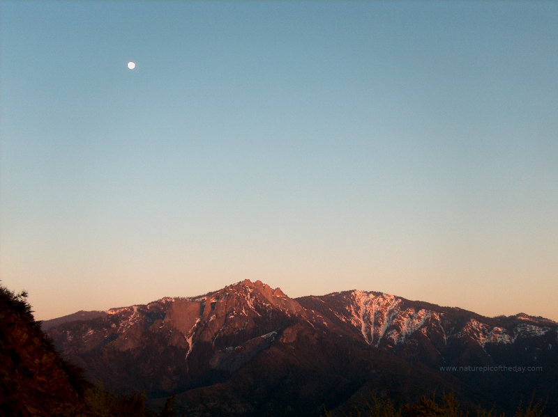 Moon Rise and Sunset over Sequoia National Park in California